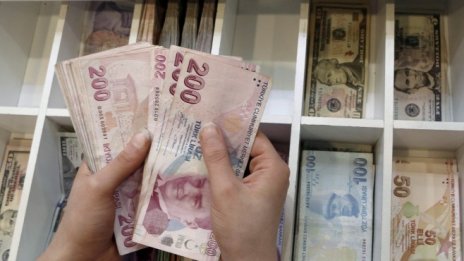 Зациклилите преговори САЩ-Турция съсякоха турската лира