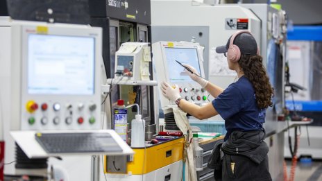 Щатската заводска активност бележи ръст за първи път от 2022 г.