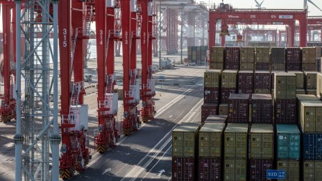 Вносът и износът на Китай започват годината със силен спад