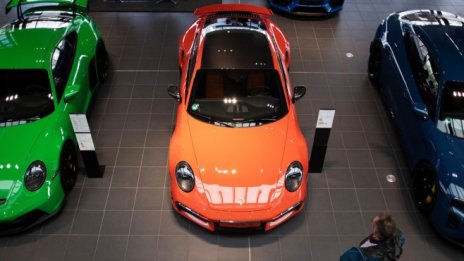 Porsche отменя смени в две германски фабрики заради войната в Украйна