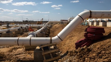 Европа трябва да наложи мита на руския газ, а не да го забранява