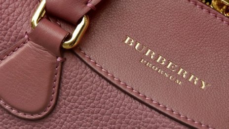Burberry отчете спад от 40% на печалбата за първото полугодие