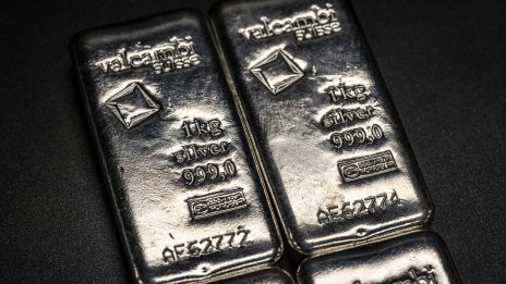 Попътните ветрове изпратиха цената на среброто до нов рекорд