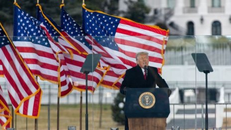 Пелоси поиска армията да опази ядрените кодове от Тръмп