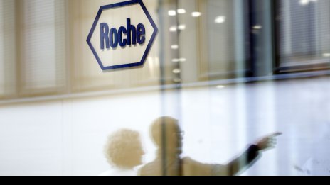 Спадащи пандемични продажби помрачават последния отчет на напускащия шеф на Roche
