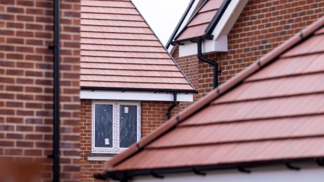 Британският жилищен пазар привлича все повече купувачи на първи дом с понижаването на лихвите