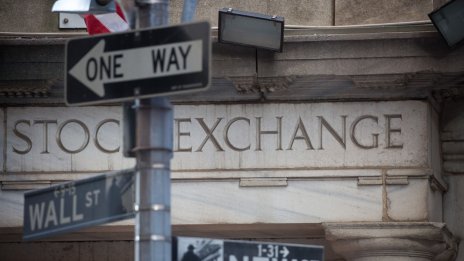 Липсата на ясен победител на изборите оцвети в червено щатските индекси