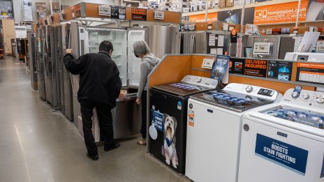 Продажбите на американската верига Home Depot се върнаха към растеж