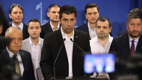 Залогът е прекалено голям, колко ще издържи "сглобката" в управлението?