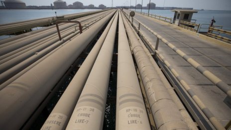 Петролът спря поне временно поскъпването си*