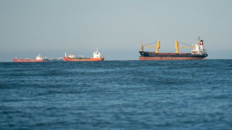 Търговският дефицит на САЩ се сви рязко през април