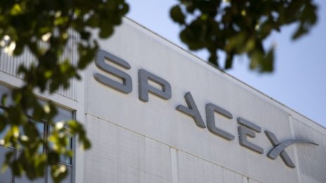 Бизнесът Starlink няма да стане публичен поне до 2025 г.