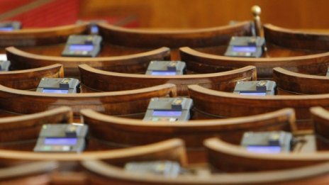 Депутатите приеха окончателно промените за заплатите и таксите на КФН