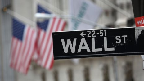 Понижението на кредитния рейтинг на САЩ помрачава търговията на Wall Street*
