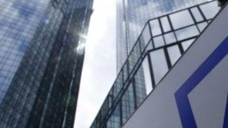 Цената на акциите на Deutsche Bank падна до най-ниското ниво от 2016 г. насам