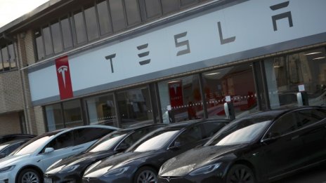Tesla очаква да генерира печалба &bdquo;по някое време тази година&ldquo;