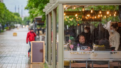 Бюджетната комисия запази временно намаленото ДДС от 9% за ресторантите 