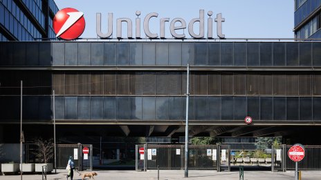 UniCredit увеличи дела си в акции на Commerzbank до 20%
