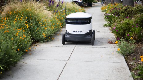 Uber ще доставя храна по домовете във Великобритания с роботи на Starship Technologies 