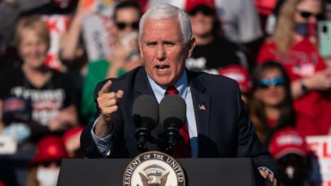 Майк Пенс - лоялният вицепрезидент пред дилема