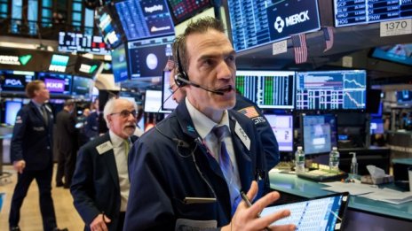 Хаосът на Капитолийския хълм не успя да помрачи Wall Street