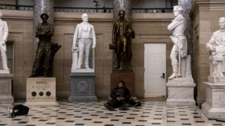 Макрон: Това, което се случи във Вашингтон, не беше американско