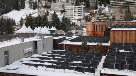 Слънце и сняг - добра комбинация за производството на зелена енергия в Швейцария