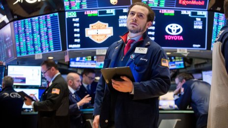 Dow прекъсна негативната серия, воден от ръста в цената на акциите на Alphabet