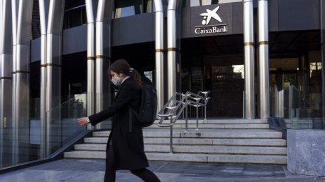Специалният данък за испанските банки удари банковите акции в Европа