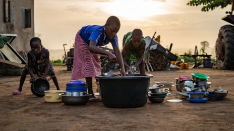 Задаващата се дългова криза ще направи бедните страни още по-бедни