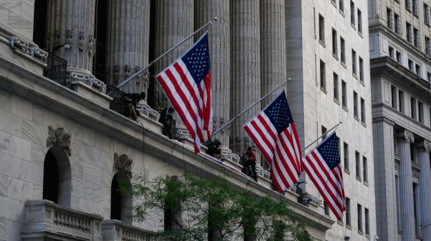 Dow се покачи със 100 пункта, отбелязвайки най-силното си първо полугодие от 5 години