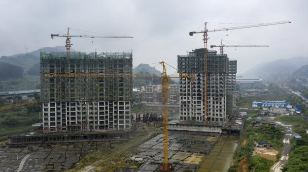 И след присъдата на основателя на Evergrande имотният сектор в Китай продължава да затъва 