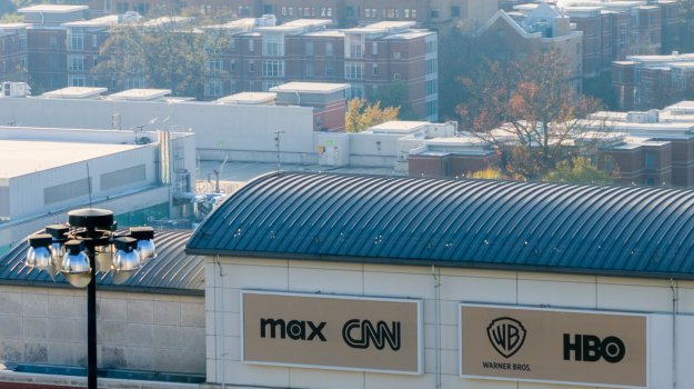 Битката за Warner Bros. преобръща Холивуд с главата надолу