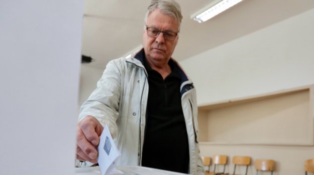 Избирателната активност към 12:00 ч. в страната е 5,8% при общо 385 хил. гласували избиратели