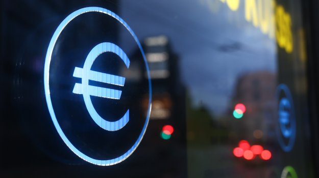 Wall Street изоставя залозите за по-силно евро