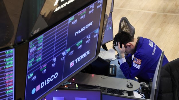 S&P 500 и Nasdaq затварят със загуби за втора поредна сесия под натиска на петрола