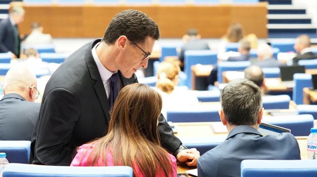 До тъмно парламентът дискутира Бюджет 2026