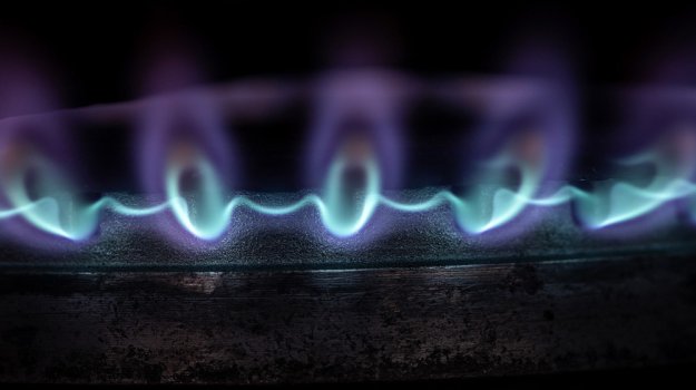 ЕК не вижда проблем с полупразните хранилища, но цената на газа се удвои