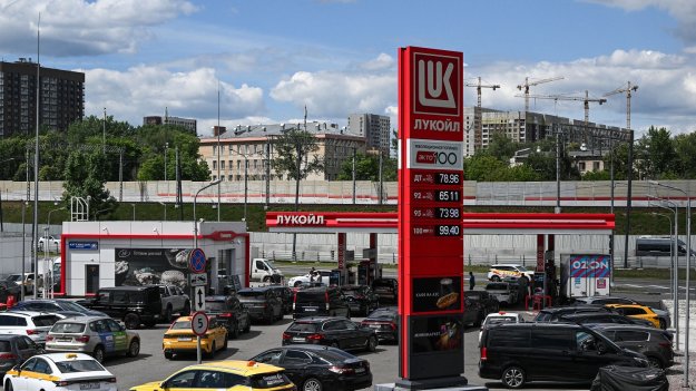 Рафинерията в Бургас има петрол до края на лятото, не се чака шоково поскъпване на горивата