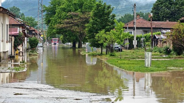 Жителите на Севлиево ще получат над 120 хил. литра бутилирана вода от Държавния резерв