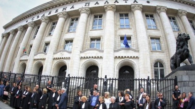 Парламентът одобри на първо четене трите проекта за промени в Закона за съдебната власт