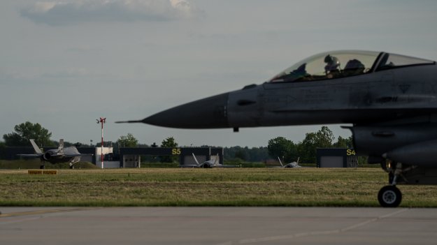 САЩ доставиха на Полша първите три самолета F-35 от общата поръчка за 32 машини