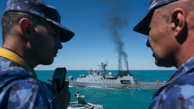 Украйна затяга изолацията на Крим и по море, енергийните проблеми се задълбочават