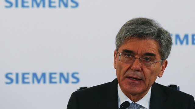 <p>
	Изпълнителният директор на Siemens Джо Кезер.<em> Снимка: Ройтерс</em></p>
