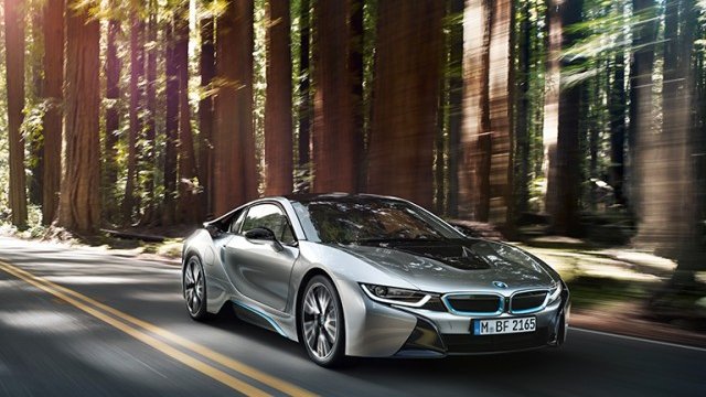 <p>
	Хибридът i8. Снимка: BMW</p>
