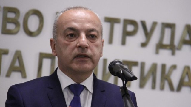 <p>
	Гълъб Донев &ndash; новият служебен социален министър. <em>Снимка: БГНЕС/ГЕРГАНА КОСТДИНОВА</em></p>
