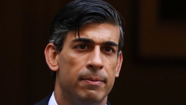 <p>
	Британският финансов министър Риши Сунак.<em> Снимка:&nbsp;Simon Dawson/Bloomberg</em></p>
