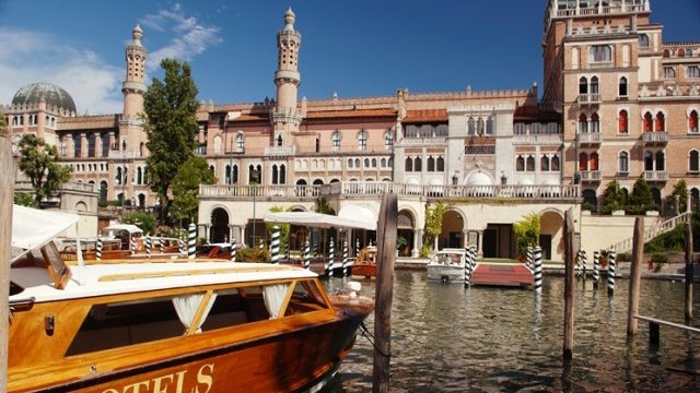 <p>
	<em>Снимка: www.hotelexcelsiorvenezia.com</em></p>
