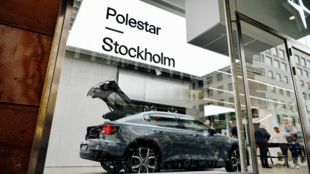 <p>
	<em>Електрически автомобил е изложен в шоурума на Polestar Spaces на Geely Automobile Holdings и Volco Car в Стокхолм, септември 2020 г. Снимка: Mikael Sjoberg / Bloomberg</em></p>
