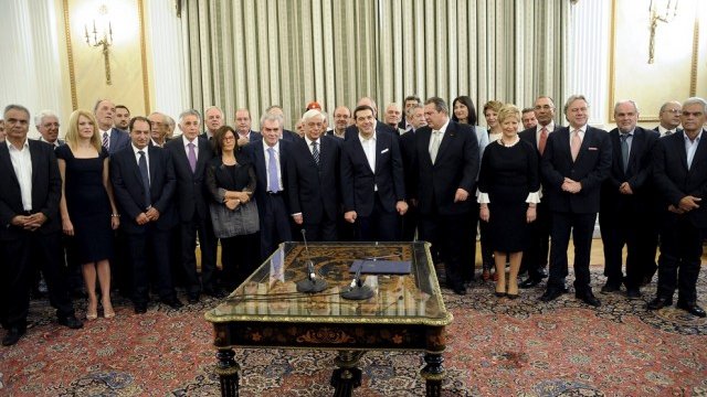 <p>
	Новият гръцки кабинет положи клетва пред президента на страната. Снимка: <em>Ройтерс</em></p>
